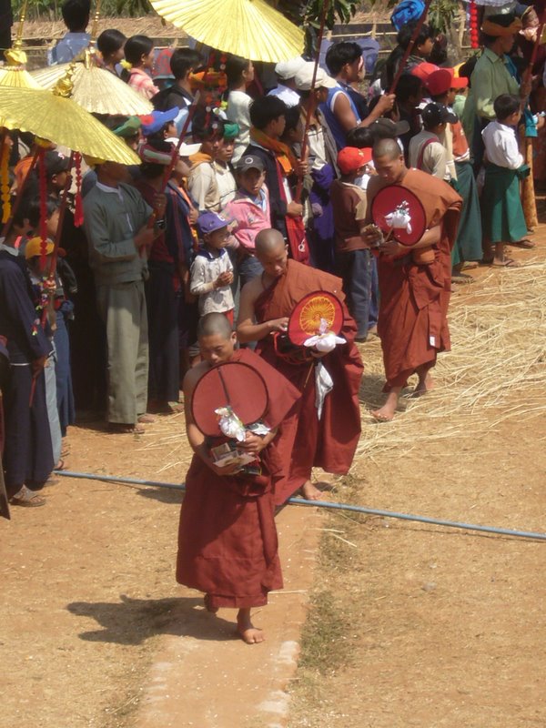 Travel - Myanmar - Kalaw Shan - Monks Enter The Monastery